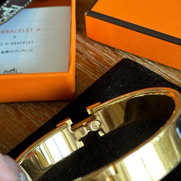 (SOLD) Hermes clic H Gold-plated bracelet - Picture 3 of 9